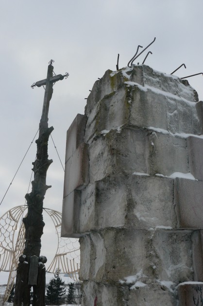Paminklas partizanams Kryžkalnyje, A.Dambrausko nuotr. Paminklas partizanams Kryžkalnyje, A.Dambrausko nuotr.