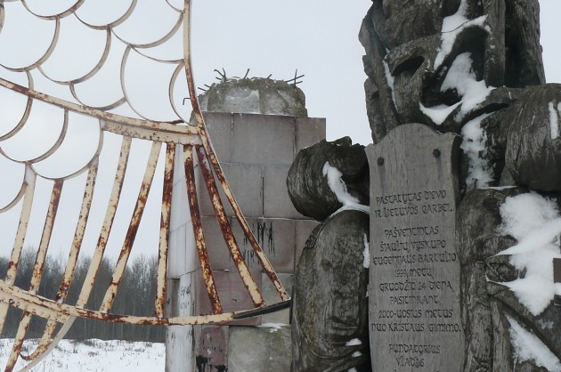 Paminklas partizanams Kryžkalnyje, A.Dambrausko nuotr. Paminklas partizanams Kryžkalnyje, A.Dambrausko nuotr.