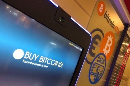 bitcoin investuoti pinigus į internetinė akcijų prekybos)